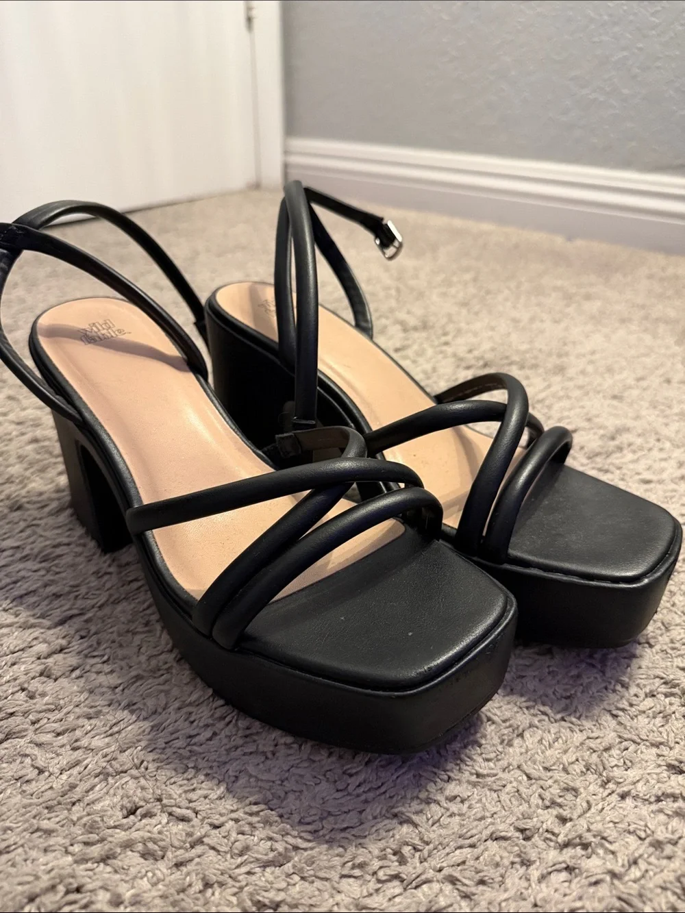 Black Strappy Platform Heels Women’s 9.5